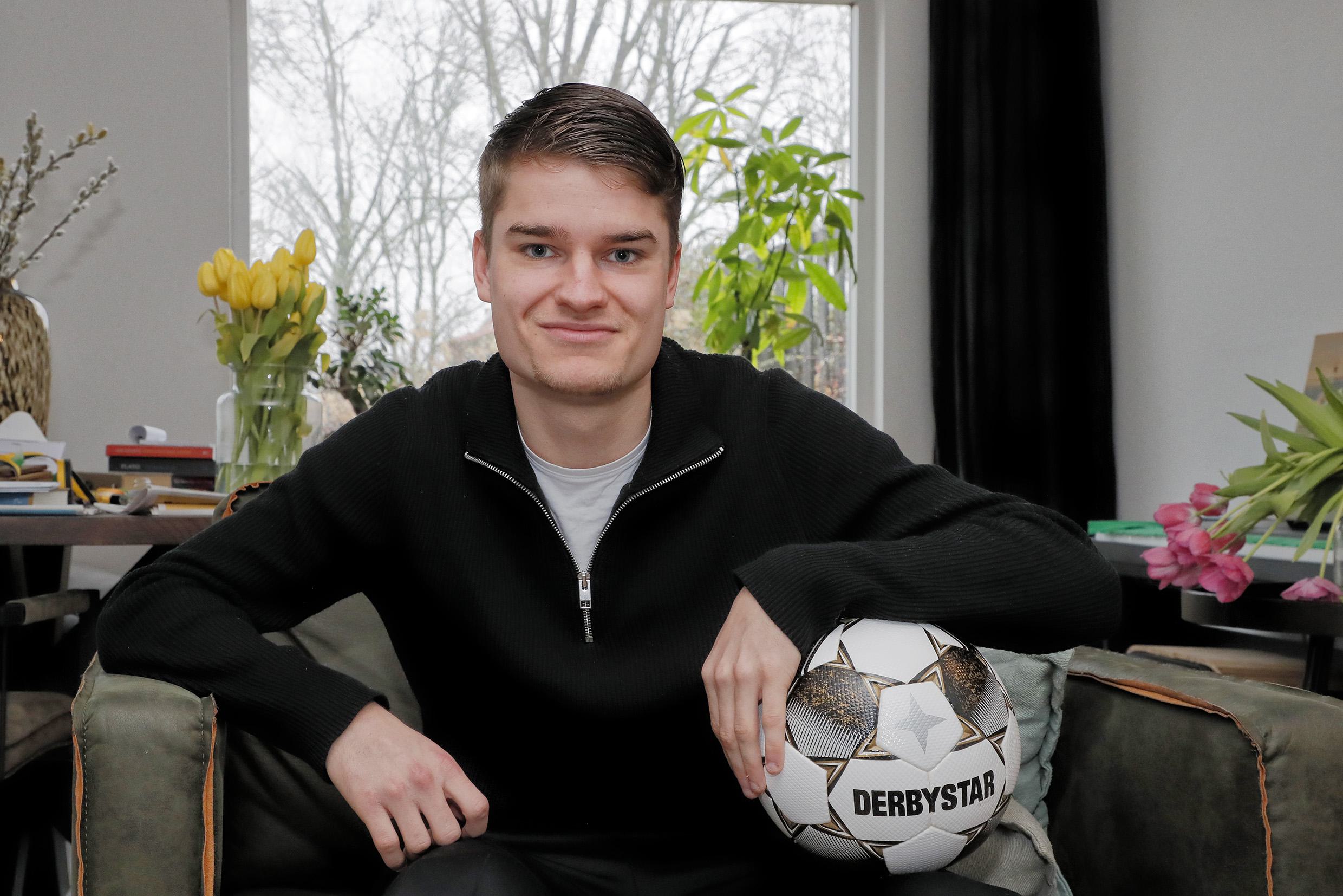 Kamiel scoort in Dirkshorn ter nagedachtenis aan zijn moeder: een geschenk uit de hemel